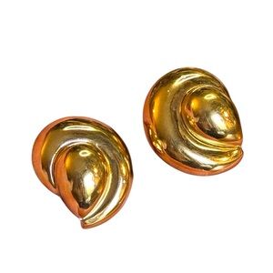 Elegant High quality Gold plt swirl fancy clip on Earrings